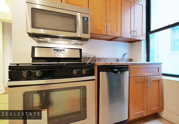 5th image of 260 Pacific St APT 8
