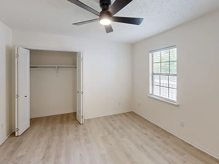 Azalea - R - Guest Bedroom
