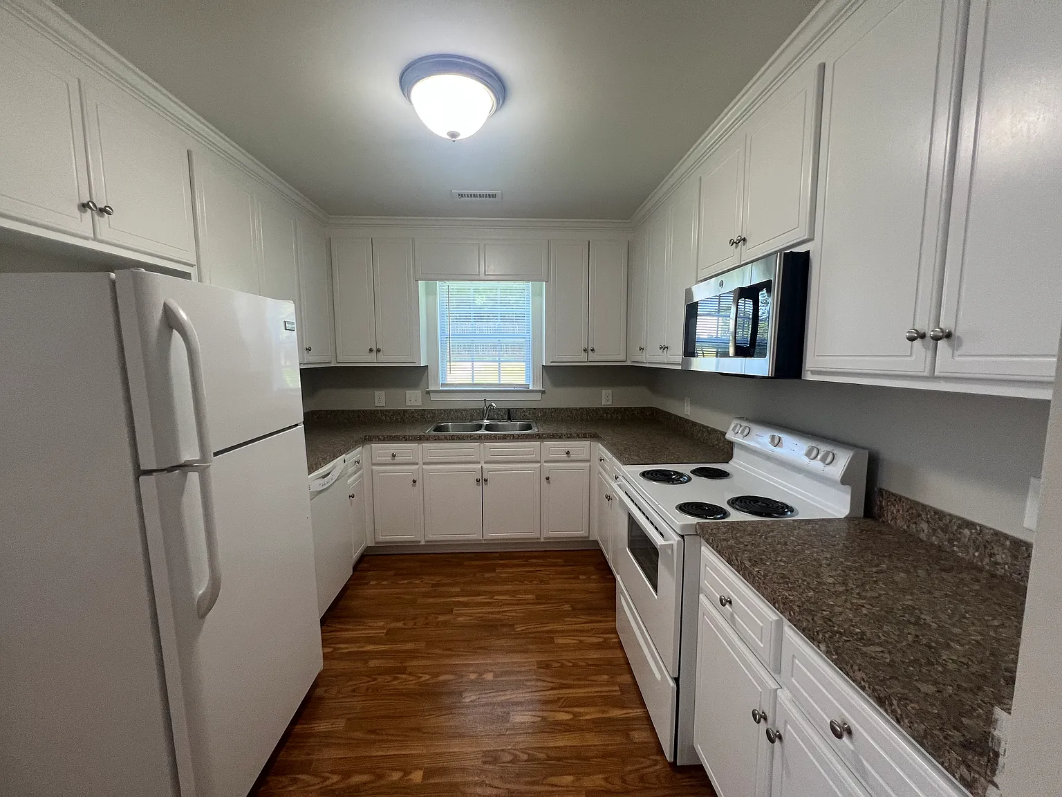 2 bed, 1000 sqft, $1,125 — Photo 4