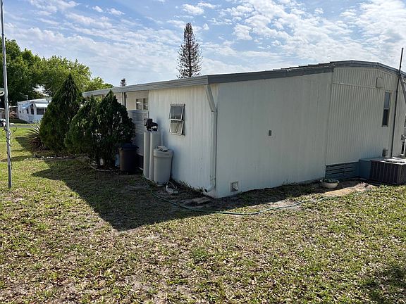 2nd image of 225 Greenhaven Rd W