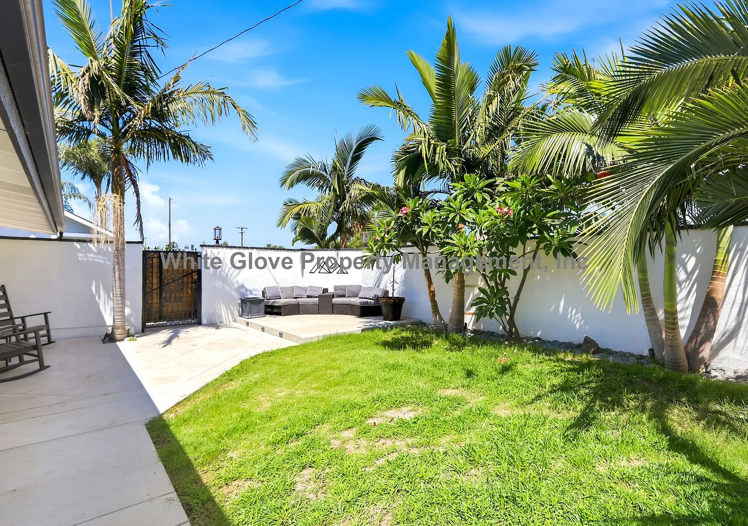 Rare Gated Orange Park Acres 3 Bedroom Property Featuring a Commercial Workshop & Studio — Photo 2