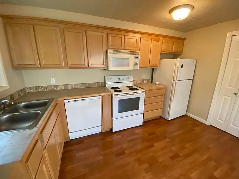 1425 W 8th Ave #5 — Photo 3