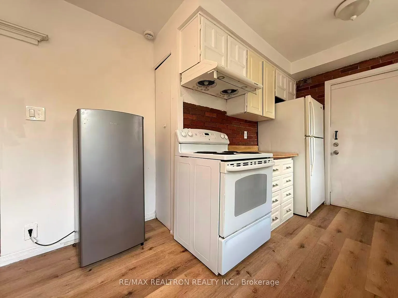 3 bed, $2,580 — Photo 3