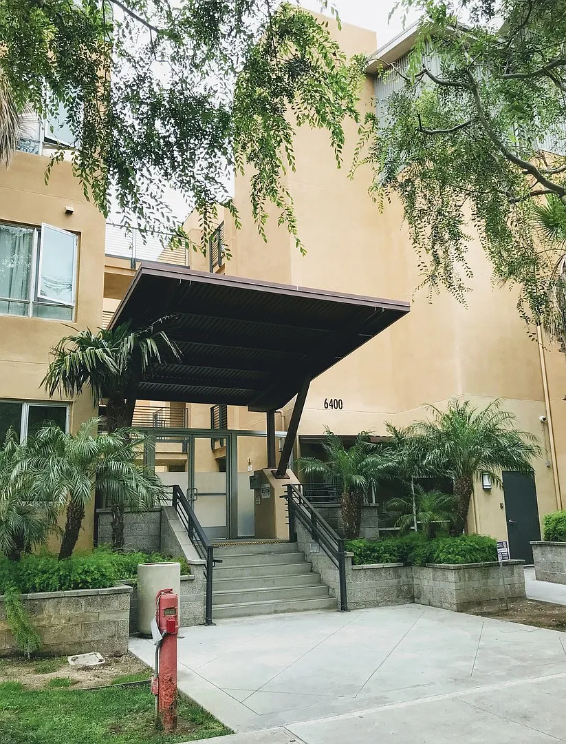Ideally located Playa Vista Condo — Photo 3