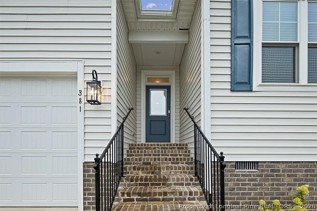 3 bed, 2.0 bath, 1485 sqft, $1,900 — Photo 2