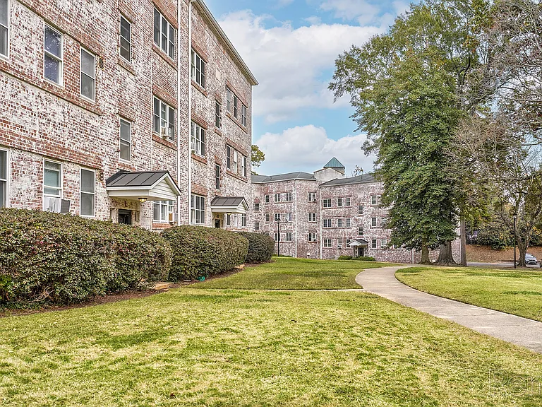 The Raleigh Apartments — Photo 11