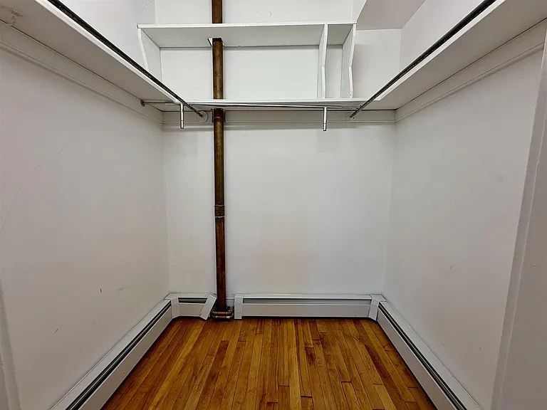 1102 Cambridge St — Photo 4