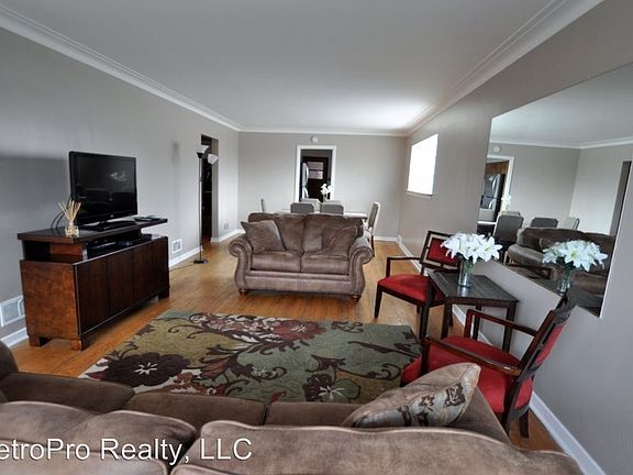 3rd image of 9021 S Blackstone Ave #2