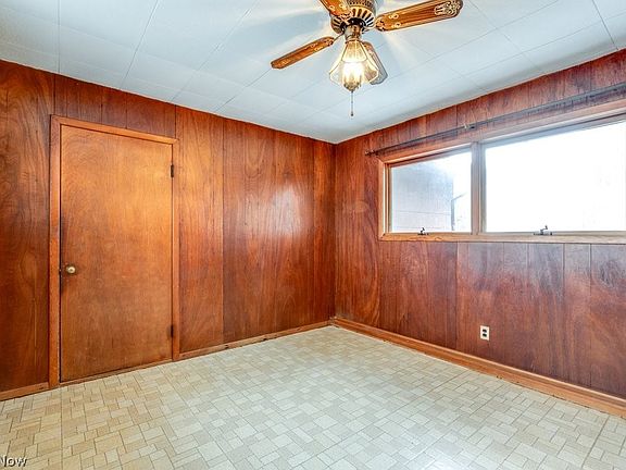 3rd image of 684 Sherwood Dr