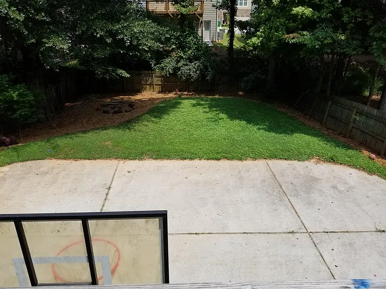 2804 White Oak Dr — Photo 2