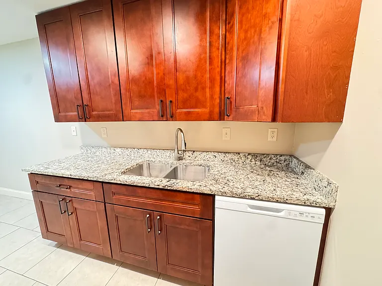 5100 Emerald Dr #13 — Photo 5