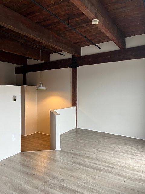 Building Photo 3