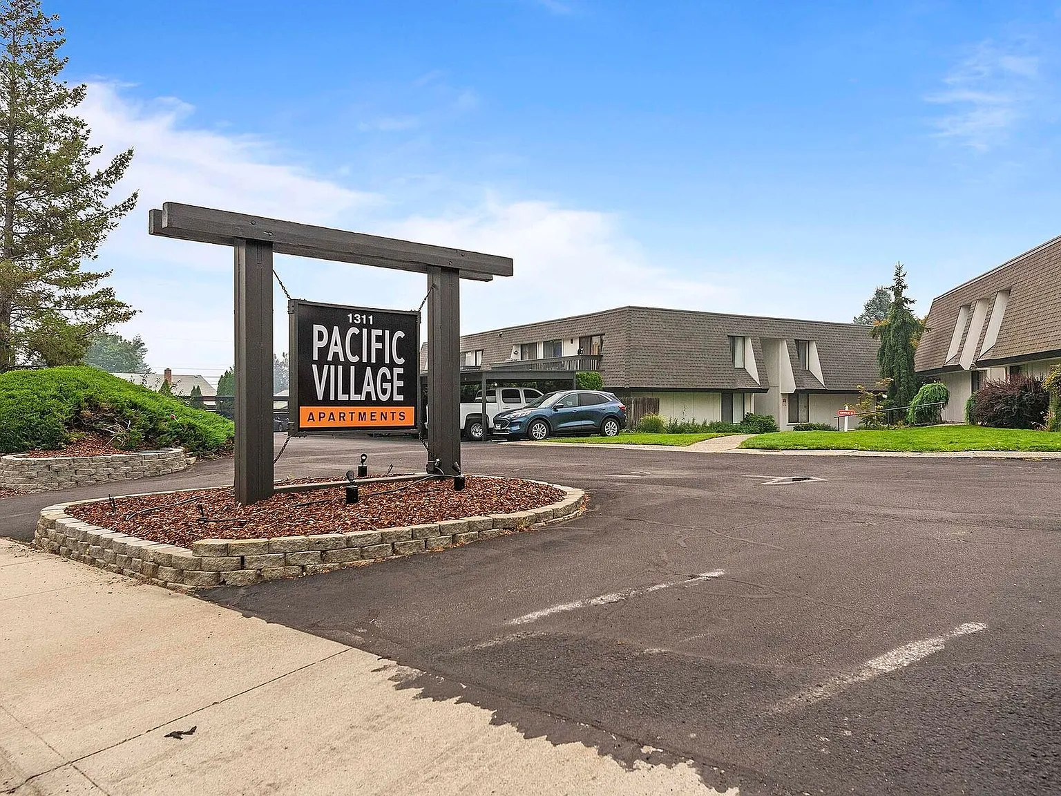 Pacific Village — Photo 4