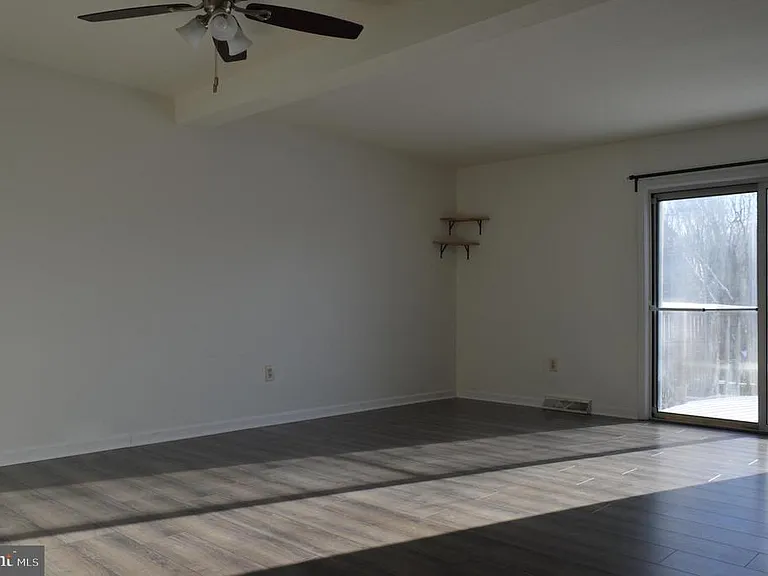 890 Gaming Sq — Photo 4