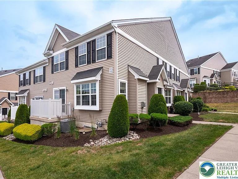 4165 Bunker Hill Dr N — Photo 2