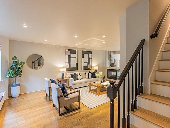 3rd image of 978 La Mesa Ter Unit E
