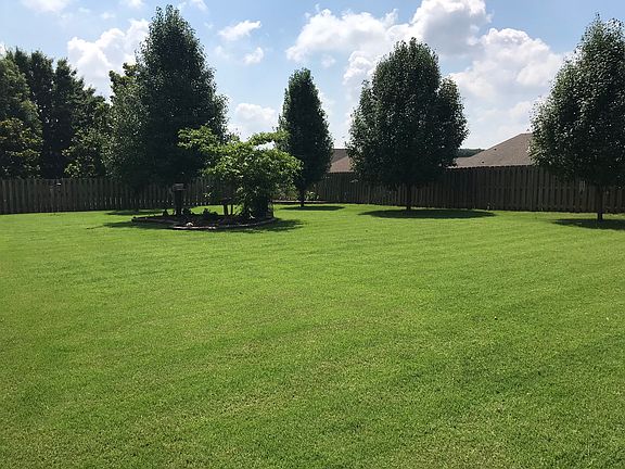 2nd image of 305 Greenmeadow Ln