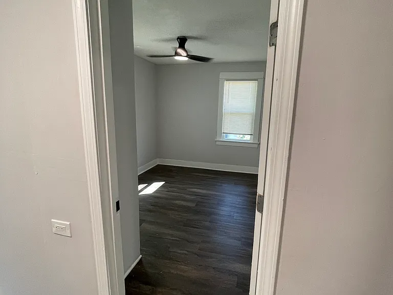 1308 S Northern Blvd — Photo 18