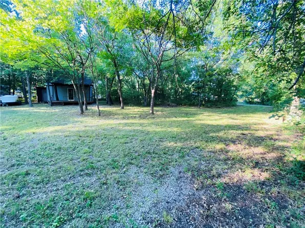 6 S Turner Ln, La Cygne, KS 66040