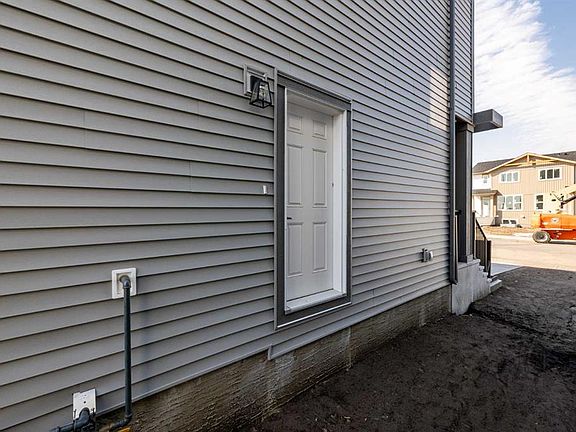 2nd image of 978 N Edgefield Ave