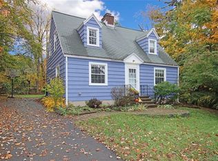 7 North Ave, Woodbridge, CT 06525
