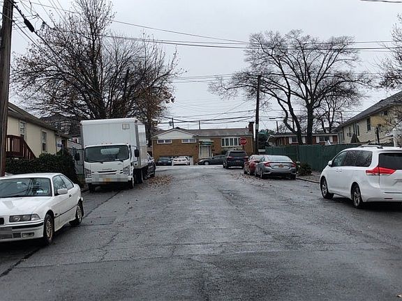 5th image of 180 Roosevelt Ave