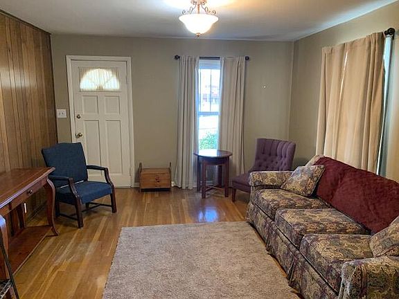 3rd image of 416 Richmond Ave