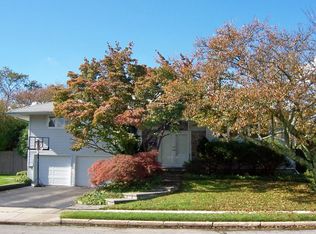 42 Beatrice Ln, Old Bethpage, NY 11804