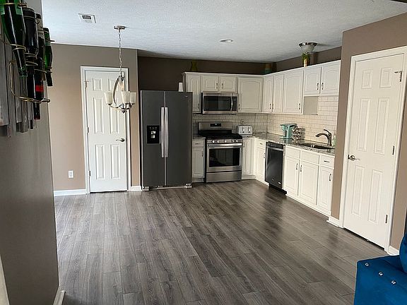 5th image of 12187 Royalwood Ct
