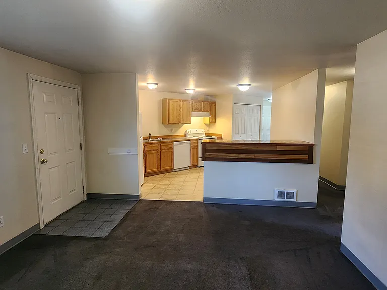 2114 N Yellowstone St #B — Photo 4