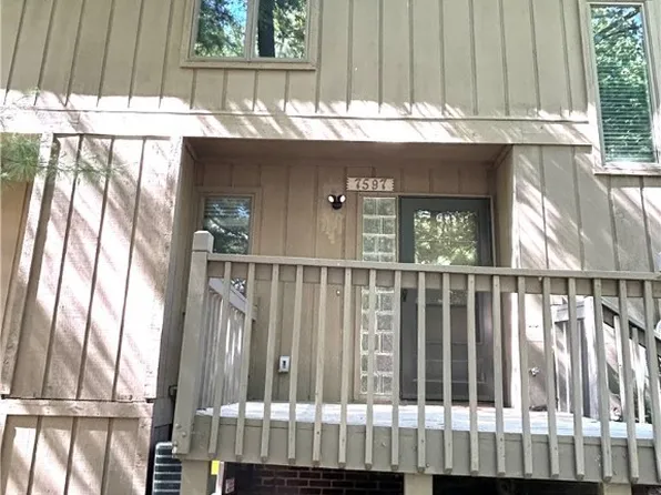 7597 E Creekwood Dr #22C, North Royalton, OH 44133