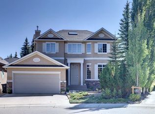 38 W Discovery Ridge Grn SW, Calgary, AB T3H4Y4