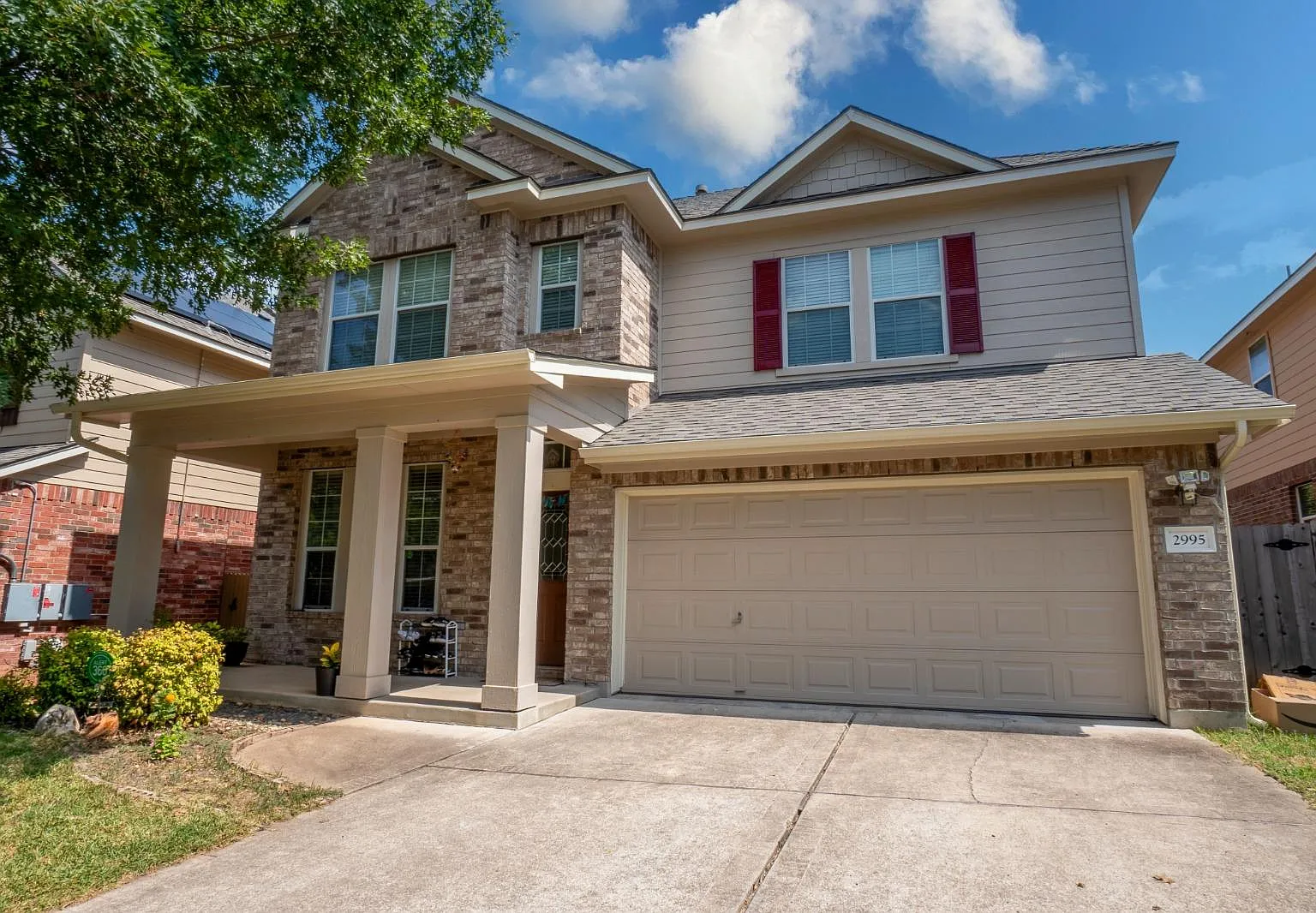 4 bed, 2.5 bath, 2334 sqft, $2,400 — Photo 1