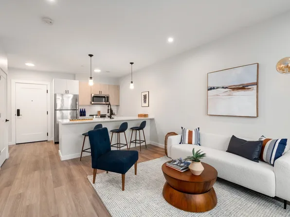 10 Somerset Ave #210, Winthrop, MA 02152