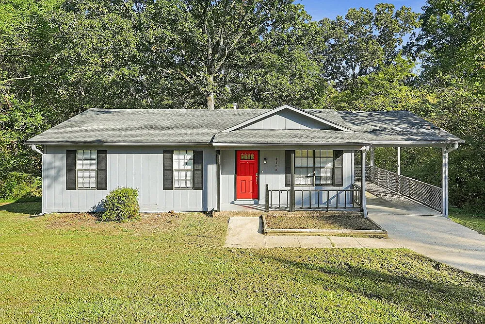 3 bed, 2.0 bath, 1078 sqft, $1,360 — Photo 1