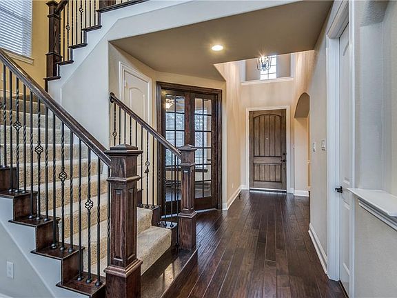 4th image of 2627 Kingsford Ln