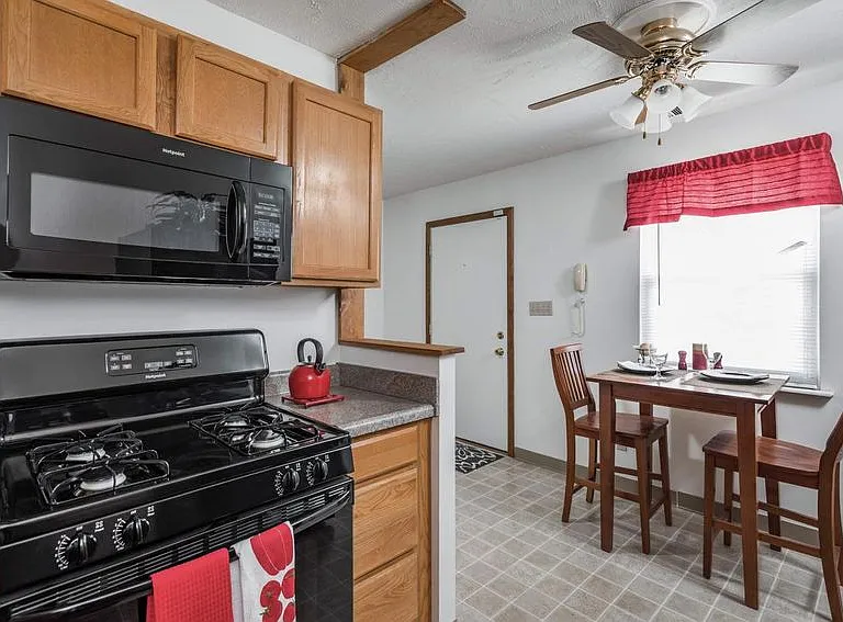 Sassafras Hill Apartments — Photo 17