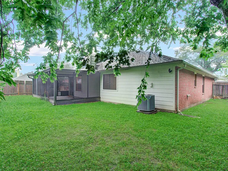 16835 Carbridge Dr — Photo 38