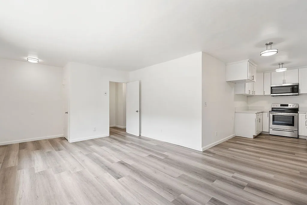 3 bed, 1500 sqft, $2,995 — Photo 3