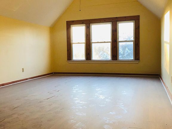 3rd image of 414 Winthrop Ave