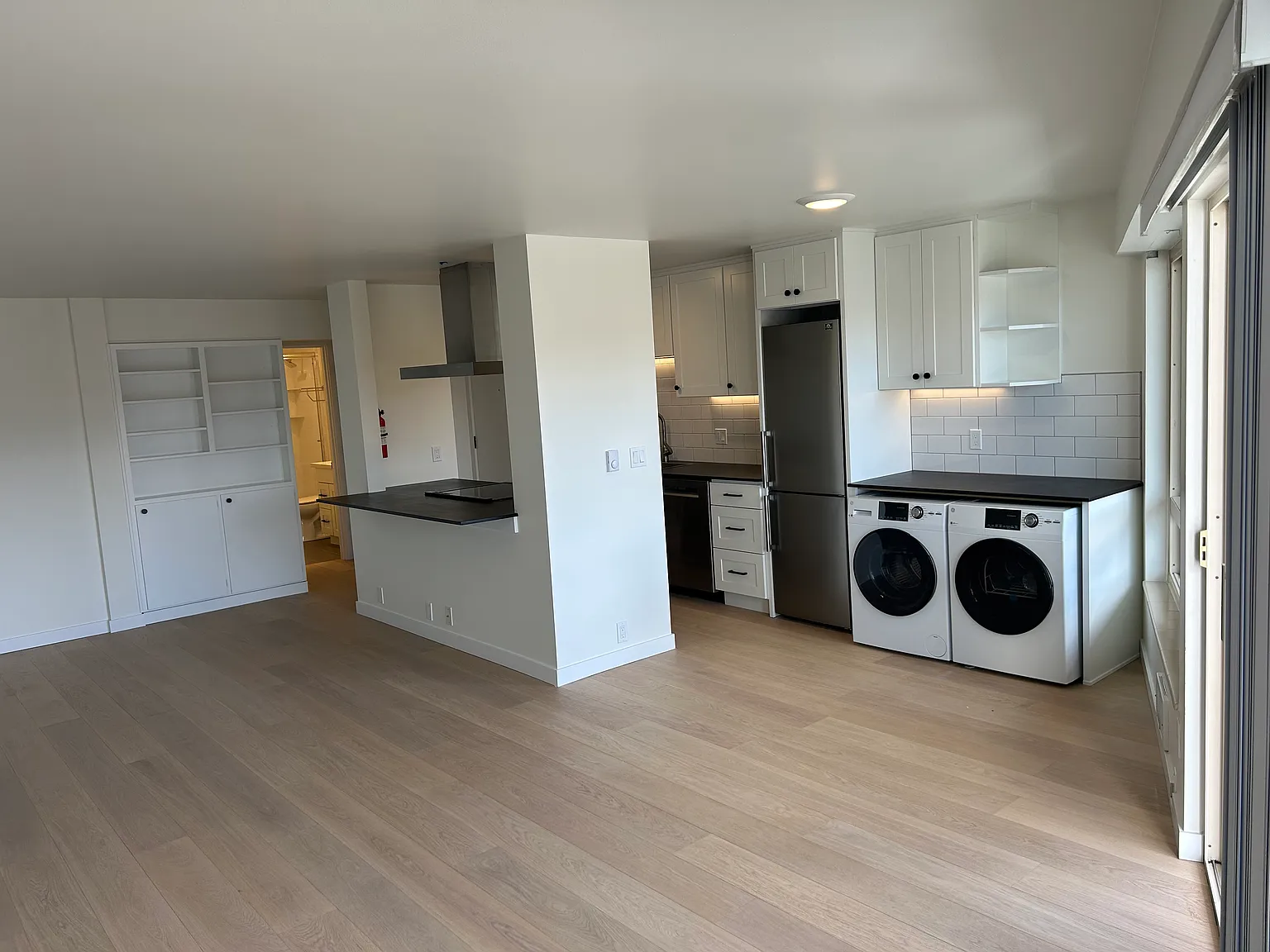 Full Size Washer and Dryer in Unit