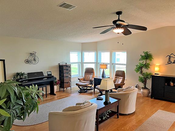 2nd image of 2837 Cloister St #316