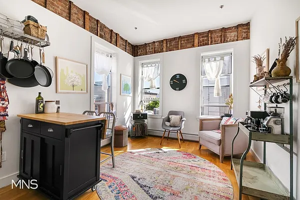 Rented by MNS | media 8