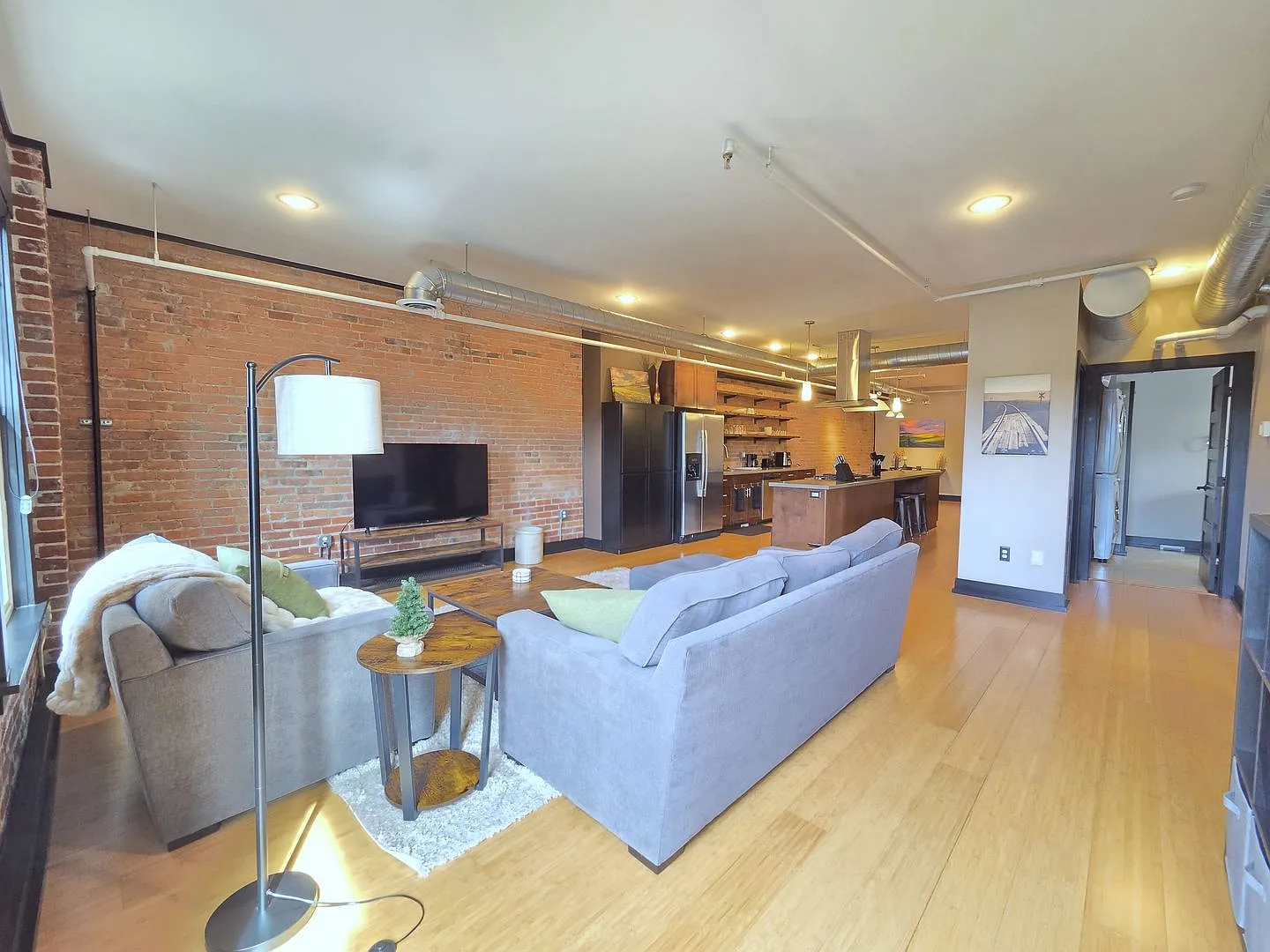 $2,795 - 1 Bd / 1 Ba Fully Furnished Condo - $500 Off 1st Month - Secure Building in Downtown Spo... — Photo 2