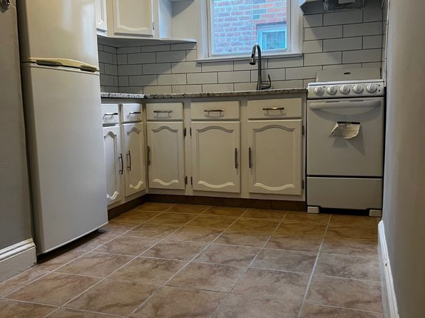 576 Warburton Ave #2R