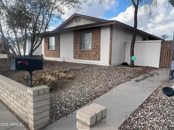 5220 W Mauna Loa Lane, Glendale, AZ 85306