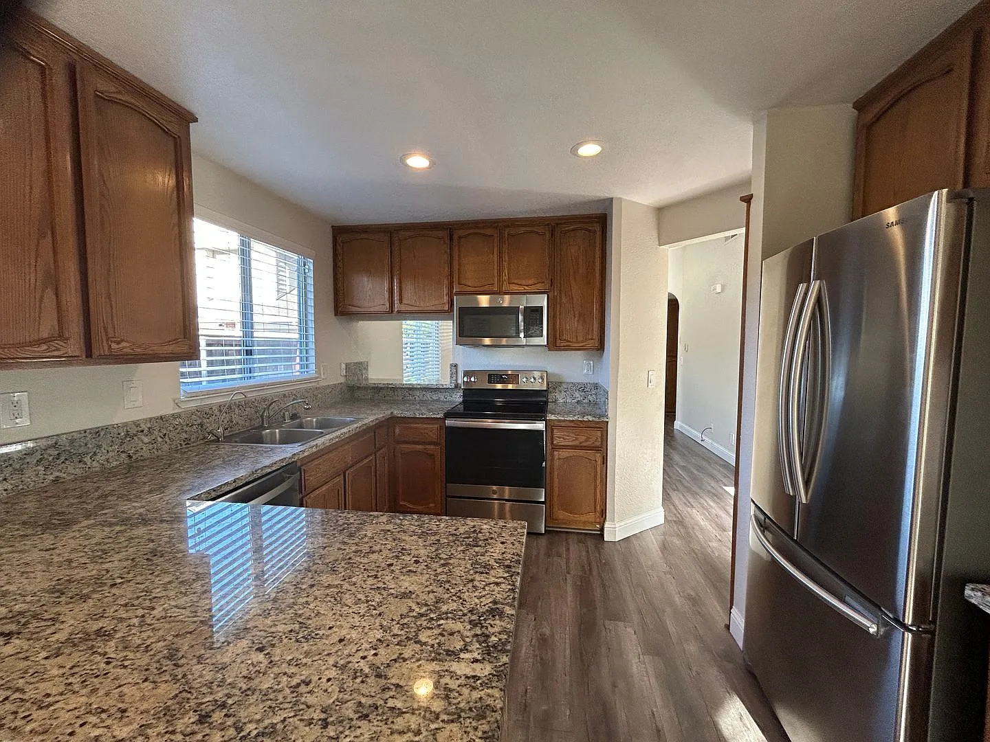 Cozy Elk Grove Halfplex — Photo 4