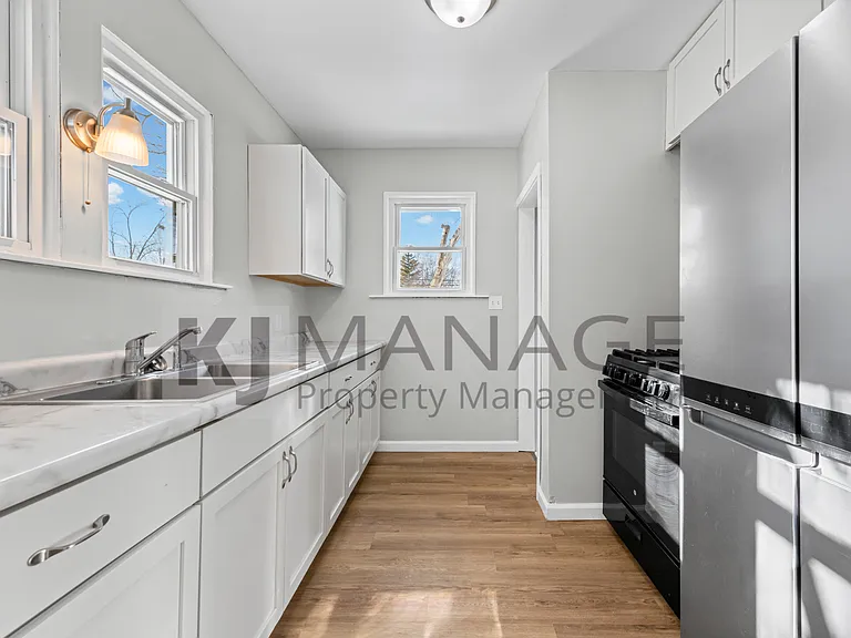 2460 2nd St — Photo 3