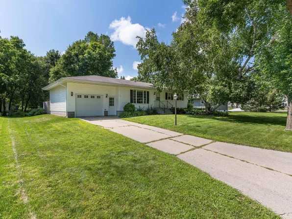 143 W Hillside Ave, Fergus Falls, MN 56537