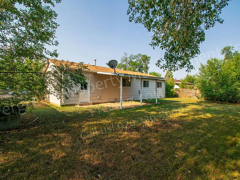 1912 W Plum St — Photo 11